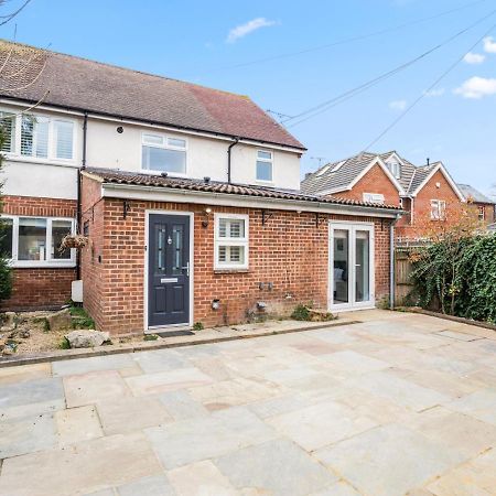 Pass The Keys Spacious And Very Modern Family Home, Central 윈저 외부 사진