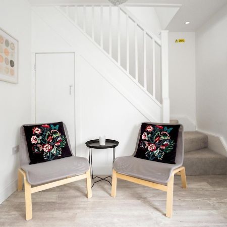 Pass The Keys Spacious And Very Modern Family Home, Central 윈저 외부 사진