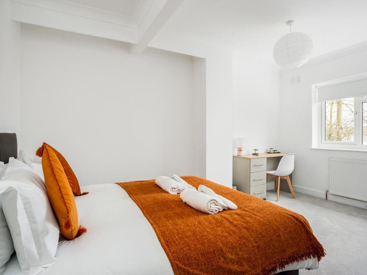 Pass The Keys Spacious And Very Modern Family Home, Central 윈저 외부 사진