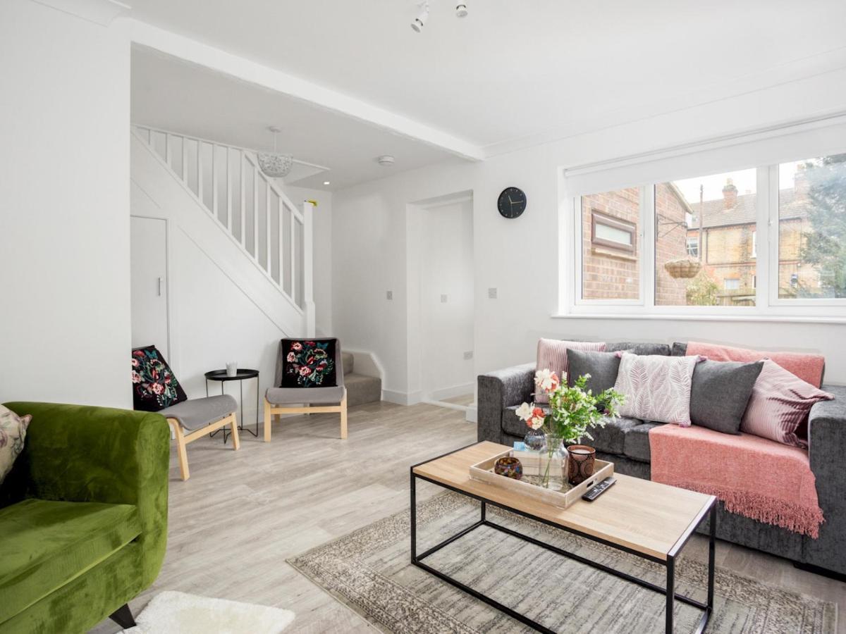 Pass The Keys Spacious And Very Modern Family Home, Central 윈저 외부 사진