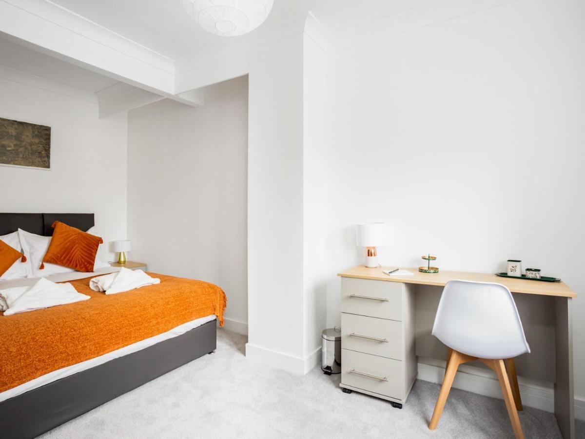 Pass The Keys Spacious And Very Modern Family Home, Central 윈저 외부 사진