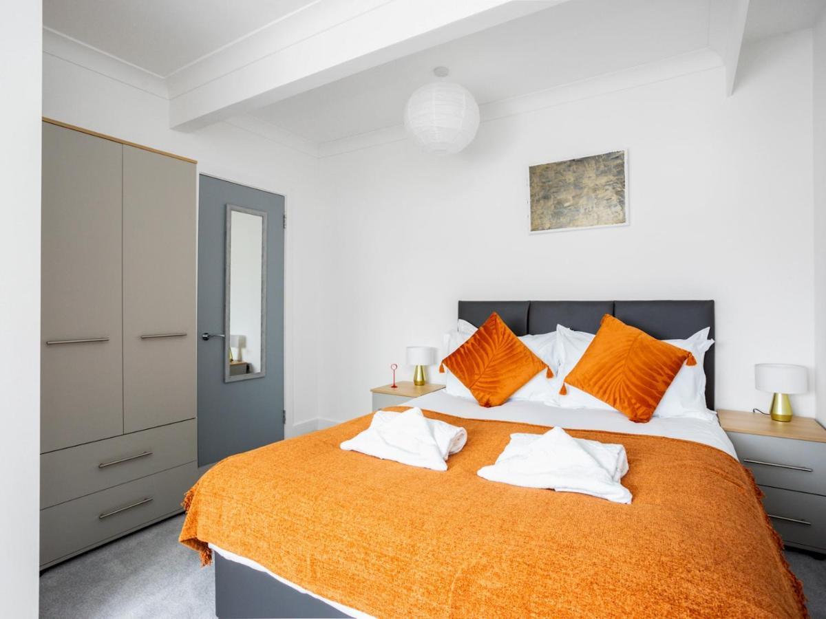 Pass The Keys Spacious And Very Modern Family Home, Central 윈저 외부 사진