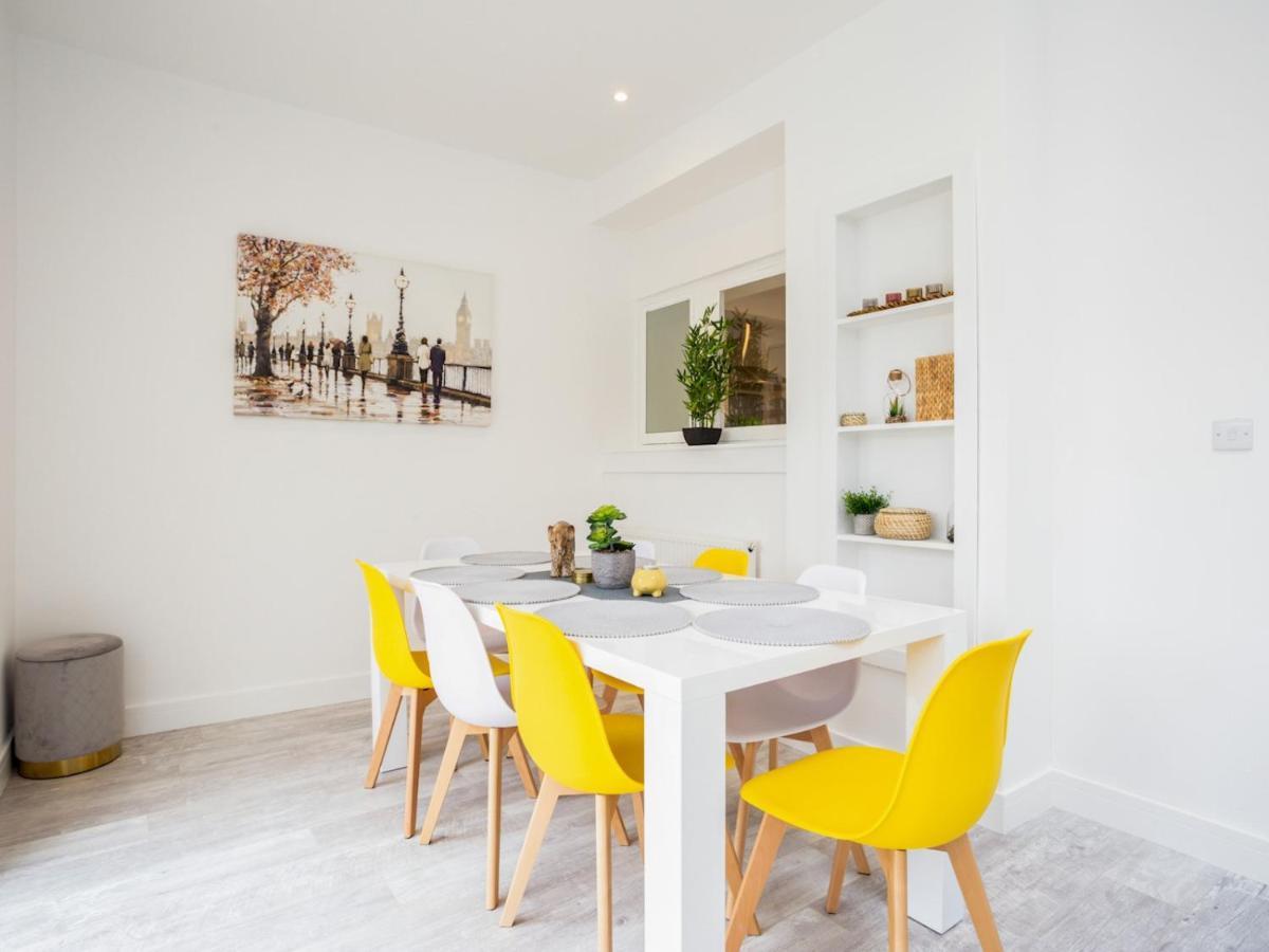 Pass The Keys Spacious And Very Modern Family Home, Central 윈저 외부 사진