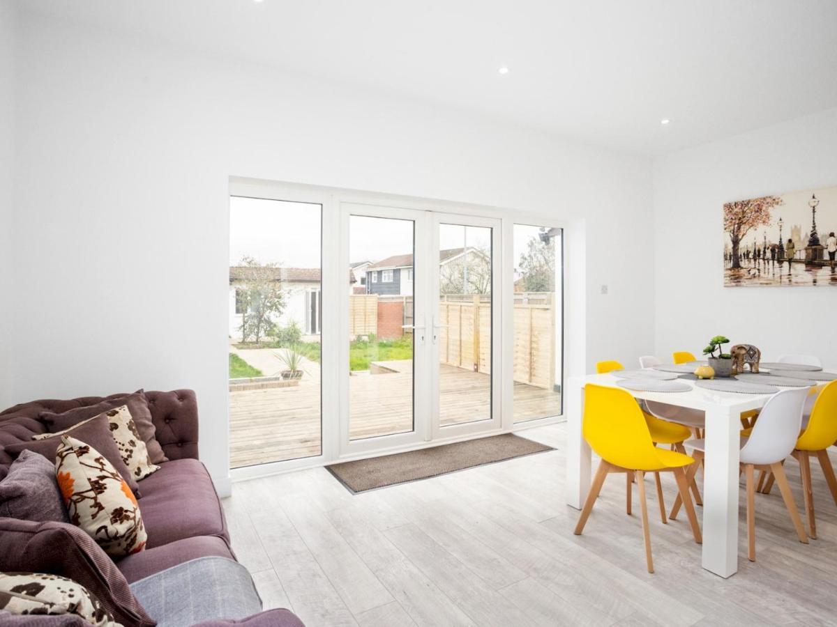 Pass The Keys Spacious And Very Modern Family Home, Central 윈저 외부 사진