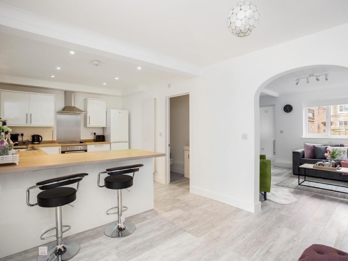 Pass The Keys Spacious And Very Modern Family Home, Central 윈저 외부 사진